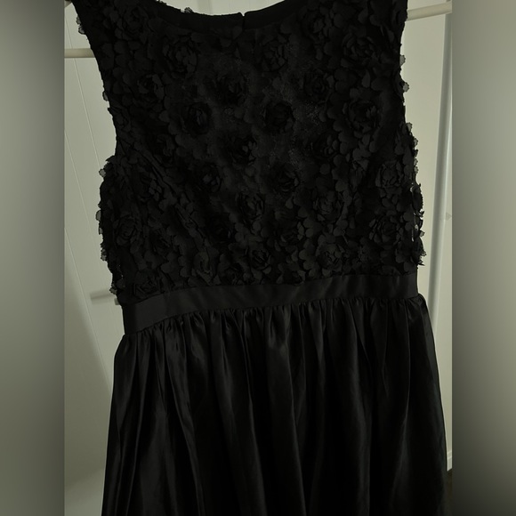 Brand new mini satin silk dress with cute back cutout - Picture 3 of 3